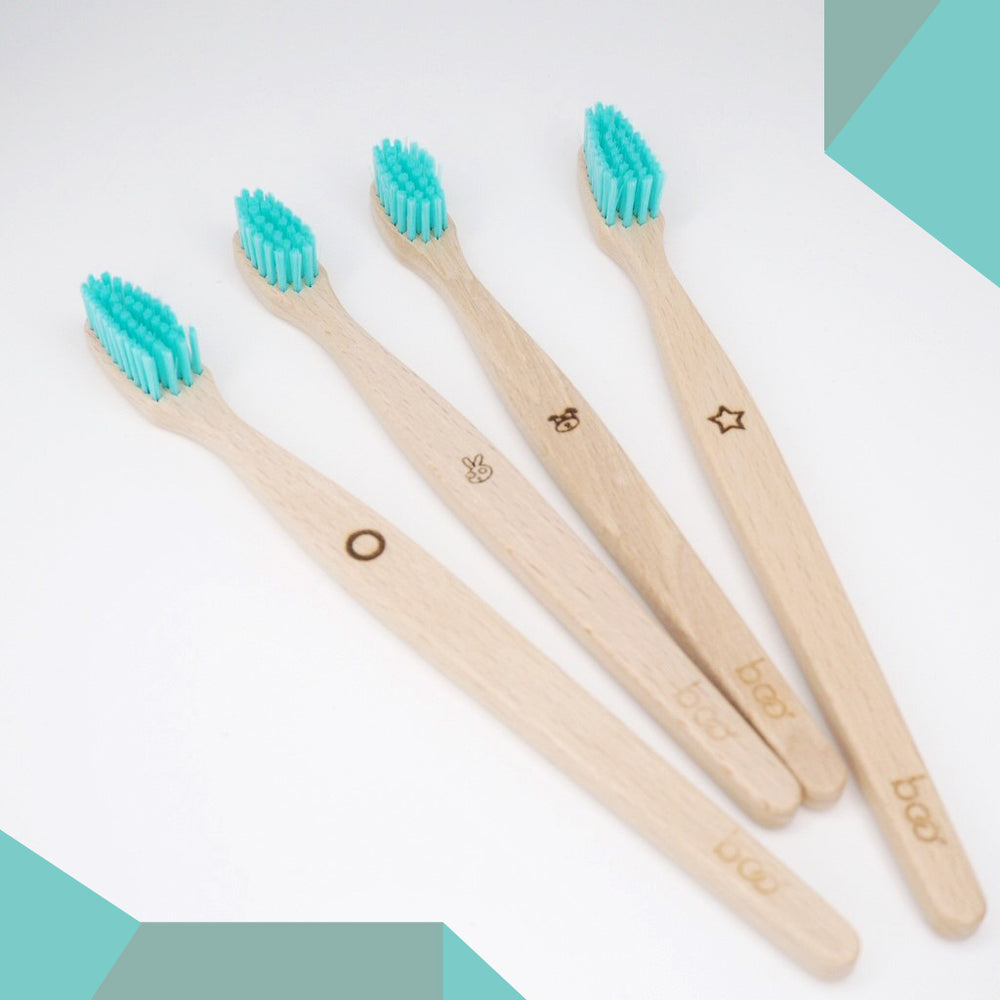 Pack Famille - 4 brosses à dents en hêtre - deux enfants et deux adultes.