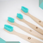 Pack Famille - 4 brosses à dents en hêtre - deux enfants et deux adultes.